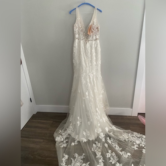 Maggie Sottero Greenley Wedding Dress - Picture 8 of 10